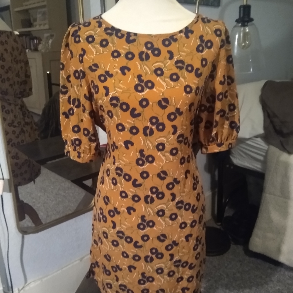 Dress fits like a Med.